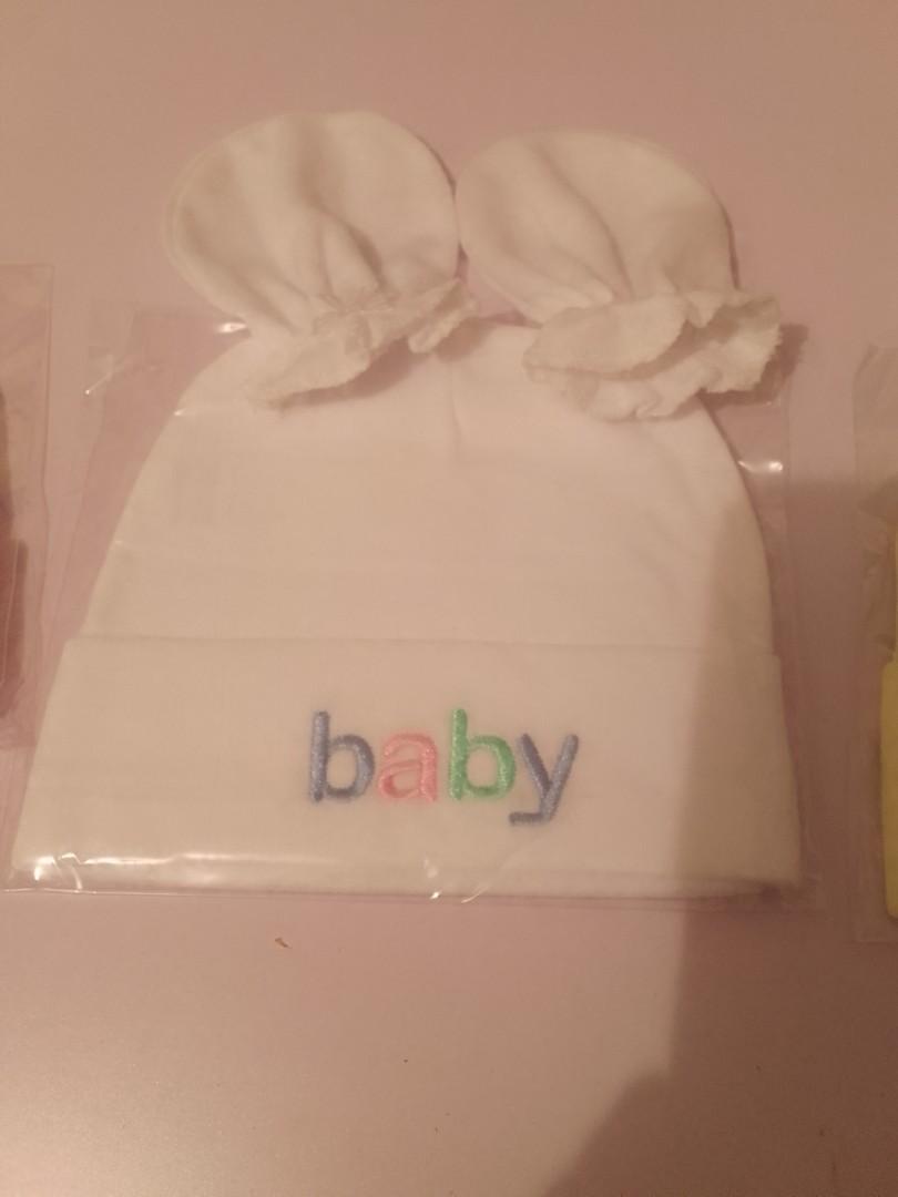 Baby cap and mitten set