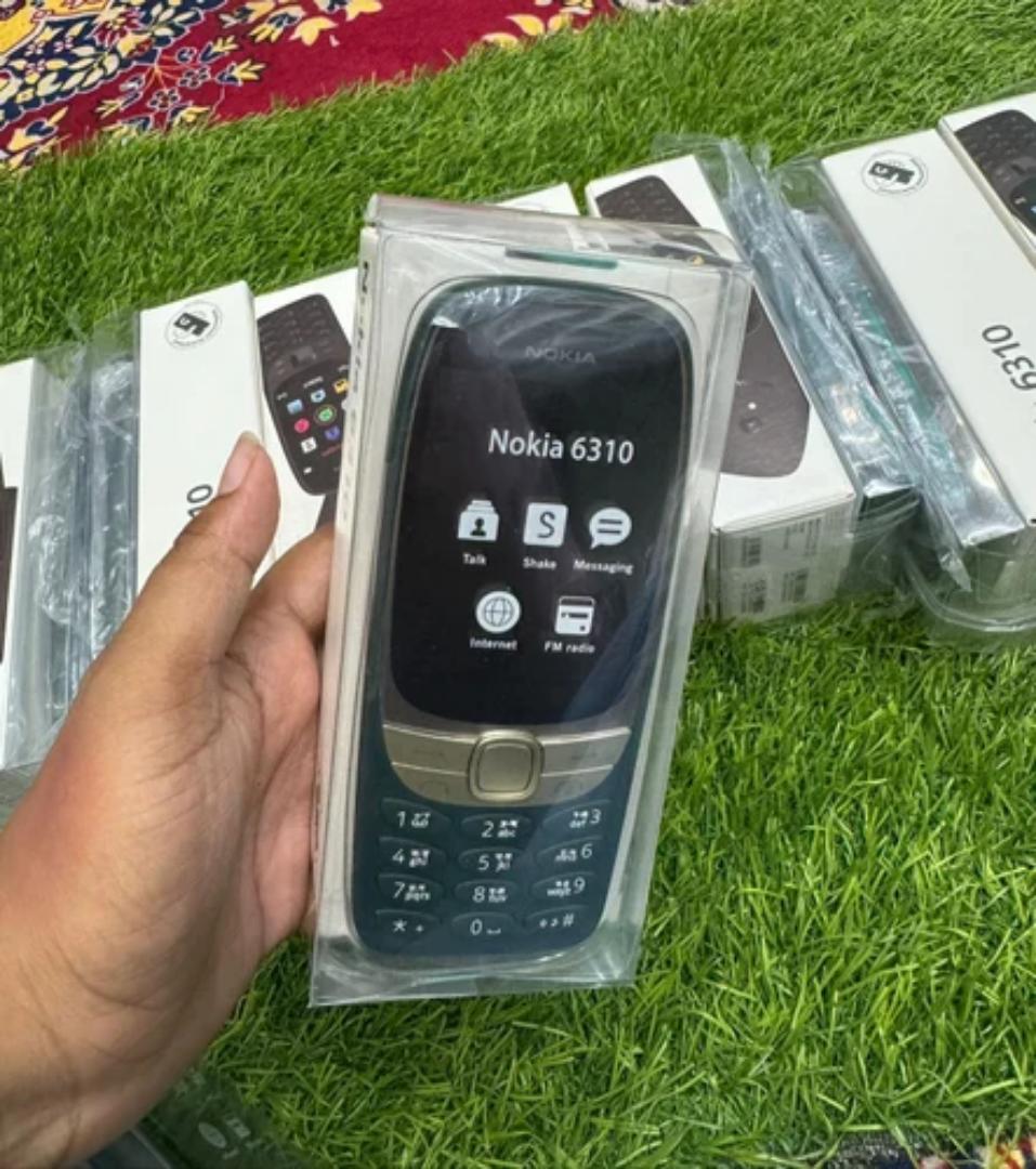 NEW NOKIA 6310: Features 2.8″ display, Unisoc 6531F chipset, 1450 mAh battery, 16 MB storage, 8 MB RAM.