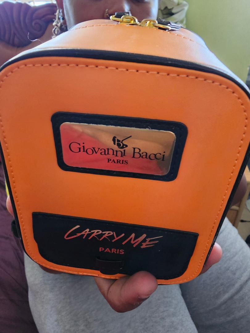 Carry me Paris perfume