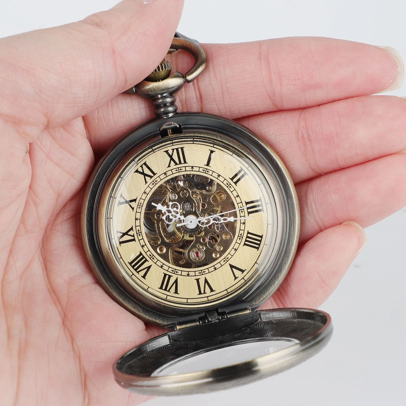 BYLD Mechanical Pocket Watch Vintage Skeleton Dial Hand-Wind Steampunk Pocket Watch with Chain, Roman Numeral Flip Cover Classic Retro Pendant Watch for Men Women Collectible Gift