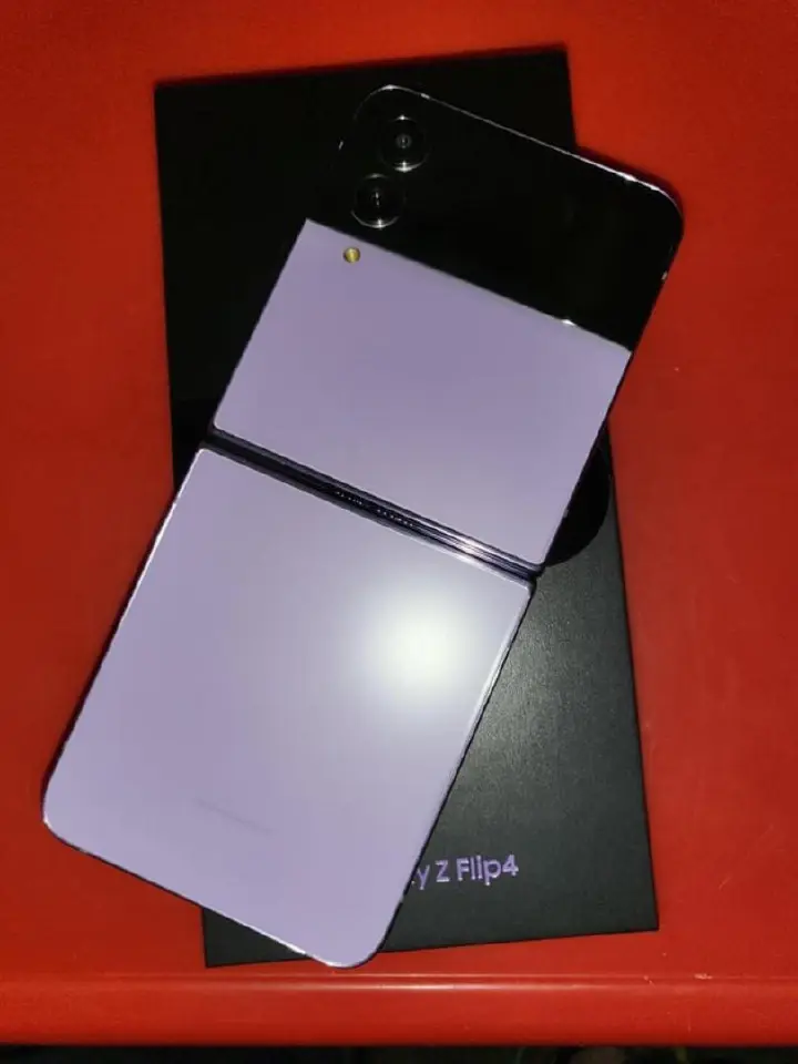 Samsung Galaxy Z Flip 4 features a 6.7 inches Infinity-O Super AMOLED Plus display, Android 11, One UI 3.0, and a Snapdragon 888 chipset.
