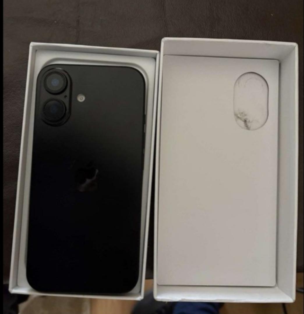 Preloved iPhone 16 just Unboxed not used, still new under Apple Warranty 2yrs✅️..6.1", 256GB + 8GB RAM Single SIM+ Hybrid E -sim 3561mAh, (🔋100%) Cycle Count 0..FaceID Active✅️- Black