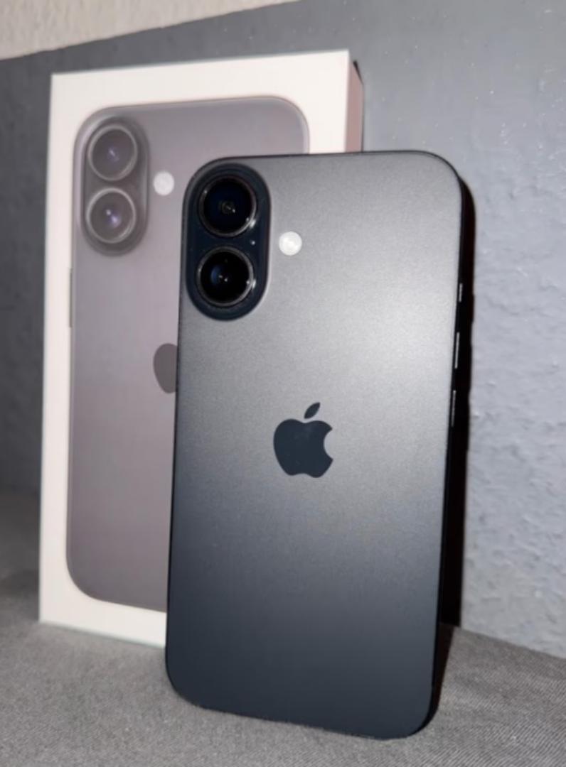 Preloved iPhone 16 just Unboxed not used, still new under Apple Warranty 2yrs✅️..6.1", 256GB + 8GB RAM Single SIM+ Hybrid E -sim 3561mAh, (🔋100%) Cycle Count 0..FaceID Active✅️- Black