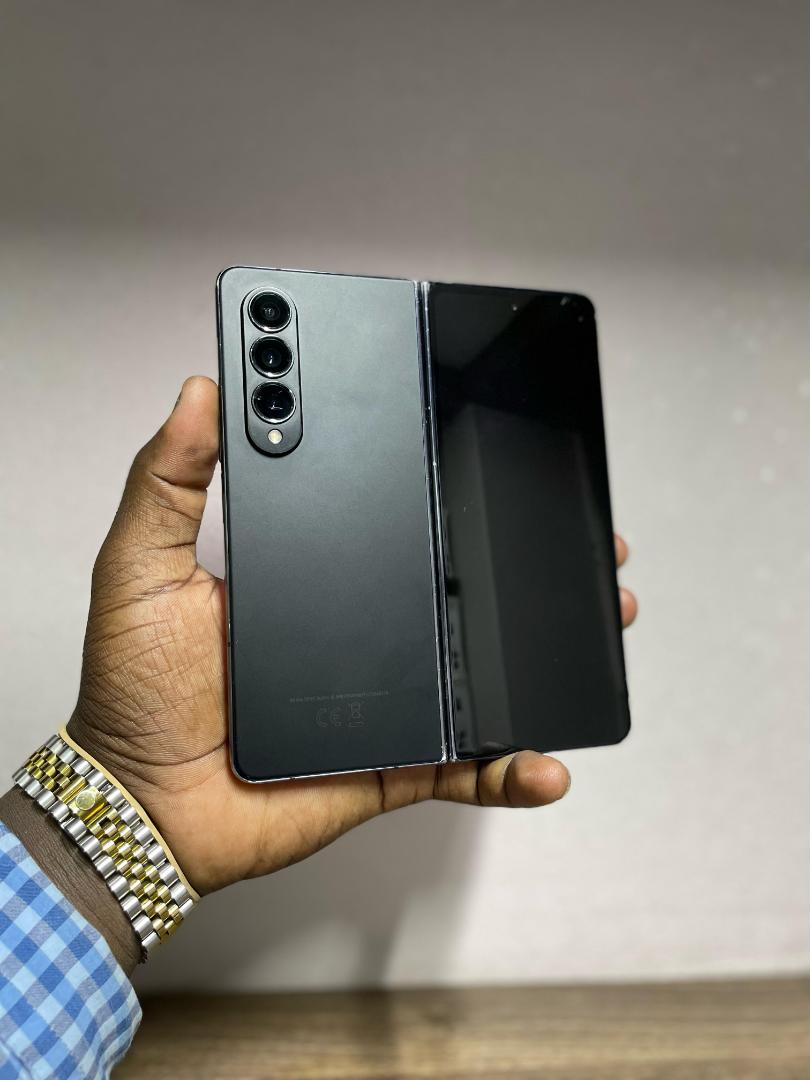 Preloved Samsung Z Fold 4 5G..7.6 inch, 512/12GB RAM Triple SIM, Dual Physical + eSim BLACK in color with tiny slight scratches but opens fully at 180° with Zero scratches on screen..perfect condition