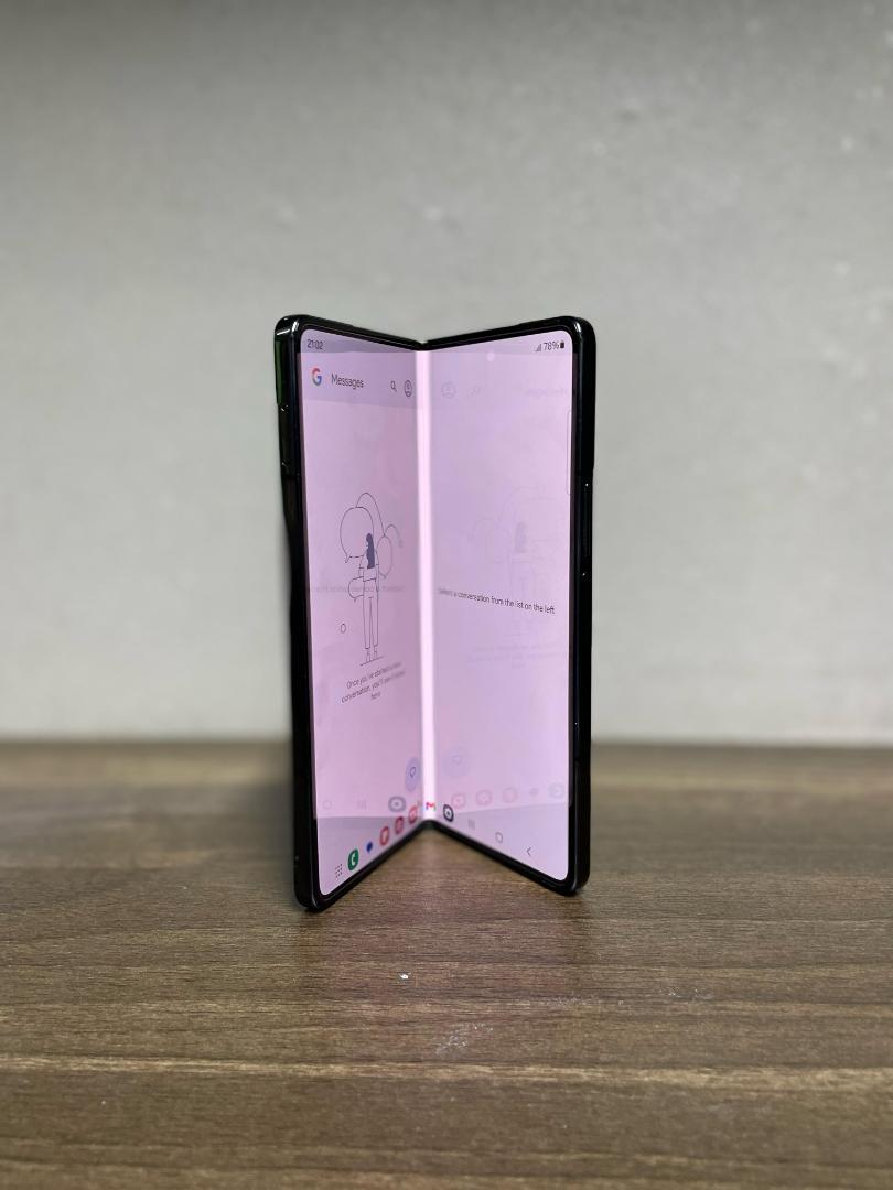 Preloved Samsung Z Fold 4 5G..7.6 inch, 512/12GB RAM Triple SIM, Dual Physical + eSim BLACK in color with tiny slight scratches but opens fully at 180° with Zero scratches on screen..perfect condition