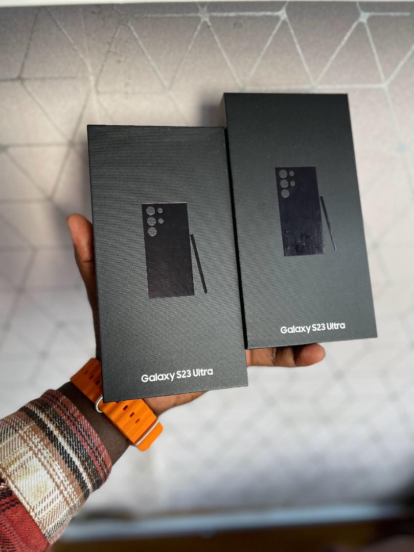 BRAND NEW SAMSUNG S23ULTRA 512/12GB RAM Battery: 5000 mAh
Main camera: 200MP + 12MP + 10MP + 10MP
Front camera: 12 MP
Display: 6.8 inch + 120Hz AMOLED display
Processor: Snapdragon 8 Gen2