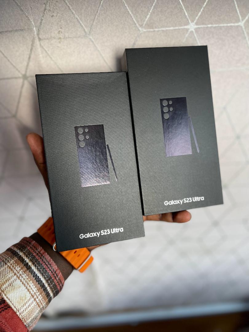 BRAND NEW SAMSUNG S23ULTRA 512/12GB RAM Battery: 5000 mAh
Main camera: 200MP + 12MP + 10MP + 10MP
Front camera: 12 MP
Display: 6.8 inch + 120Hz AMOLED display
Processor: Snapdragon 8 Gen2
