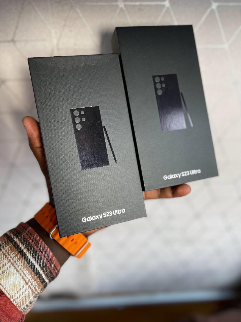 BRAND NEW SAMSUNG S23ULTRA 512/12GB RAM Battery: 5000 mAh
Main camera: 200MP + 12MP + 10MP + 10MP
Front camera: 12 MP
Display: 6.8 inch + 120Hz AMOLED display
Processor: Snapdragon 8 Gen2