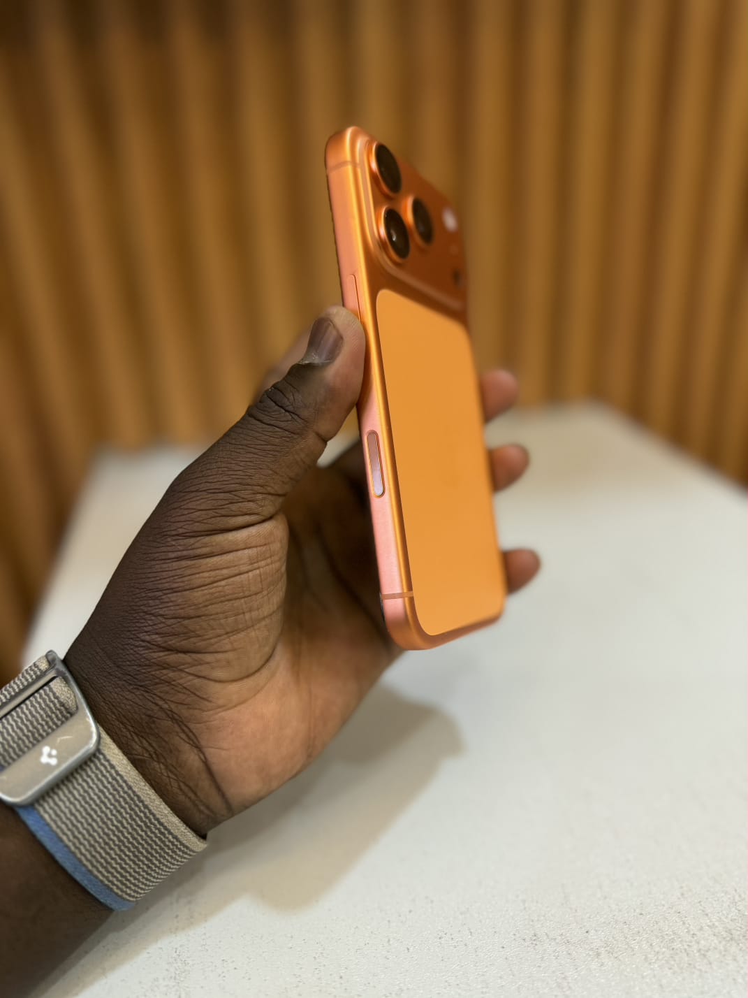 🔥 Hot Deal Alert 🔥
Preloved iPhone 17 Pro esim – 12GB + 256GB,📱 6.3" 120Hz LTPO Super Retina XDR OLED,⚡ A18 Pro chip,📸 48MP Pro Camera System,FaceID ✅️ ,🔋100%,🔋 All-day battery + fast charging