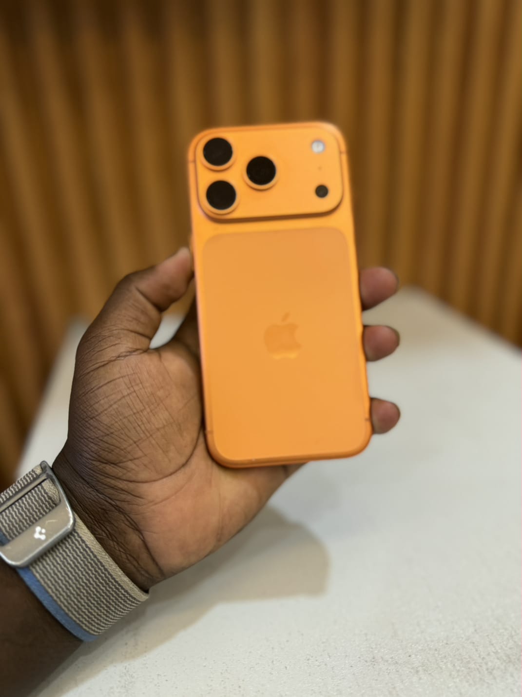 🔥 Hot Deal Alert 🔥
Preloved iPhone 17 Pro esim – 12GB + 256GB,📱 6.3" 120Hz LTPO Super Retina XDR OLED,⚡ A18 Pro chip,📸 48MP Pro Camera System,FaceID ✅️ ,🔋100%,🔋 All-day battery + fast charging