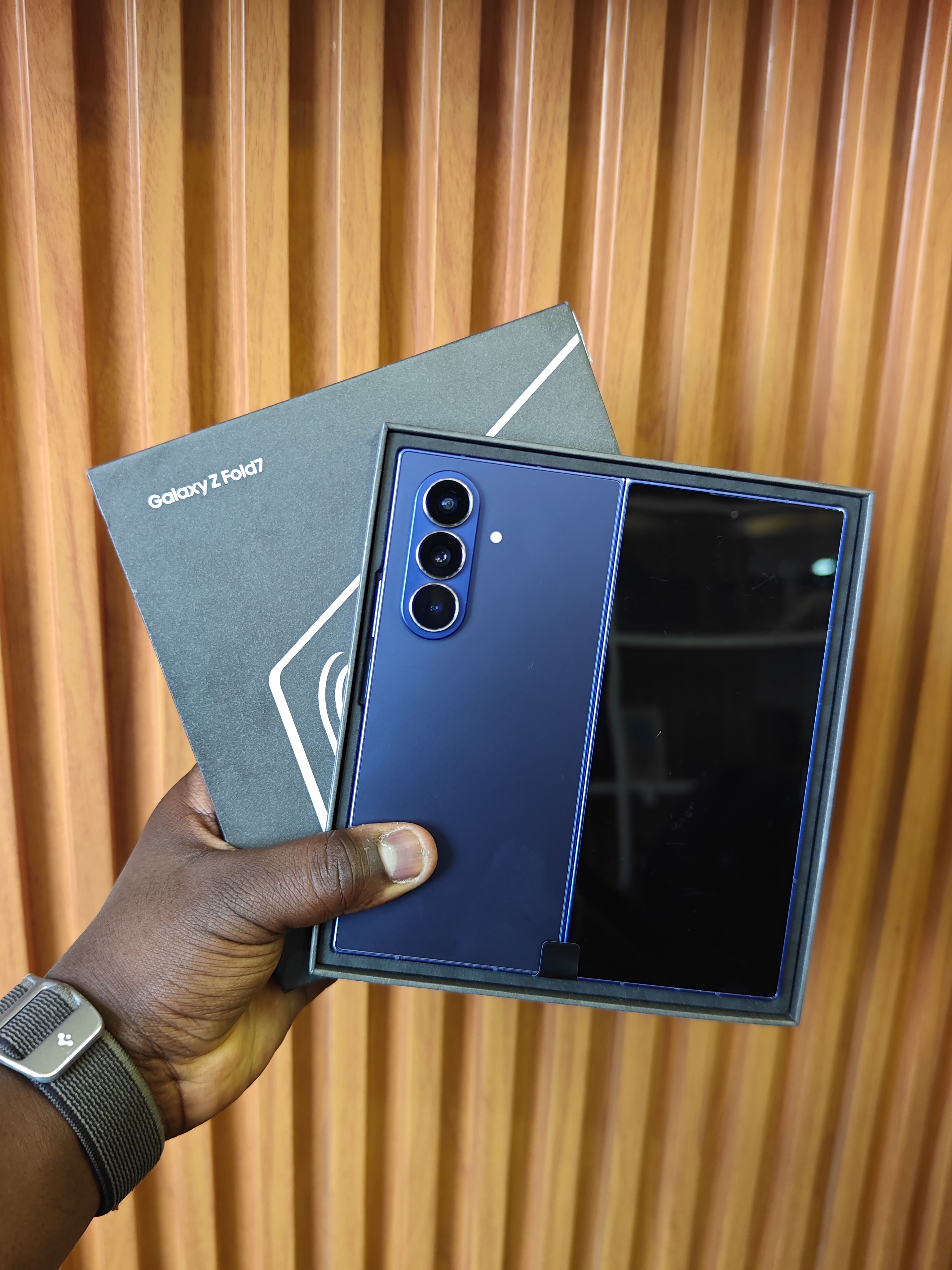 Preloved like new Samsung Galaxy Z Fold 7 with 2yrs Warranty, Foldable Dynamic LTPO AMOLED Display..256GB + 12GB Dual Physical Sim + eSim 4400mAh