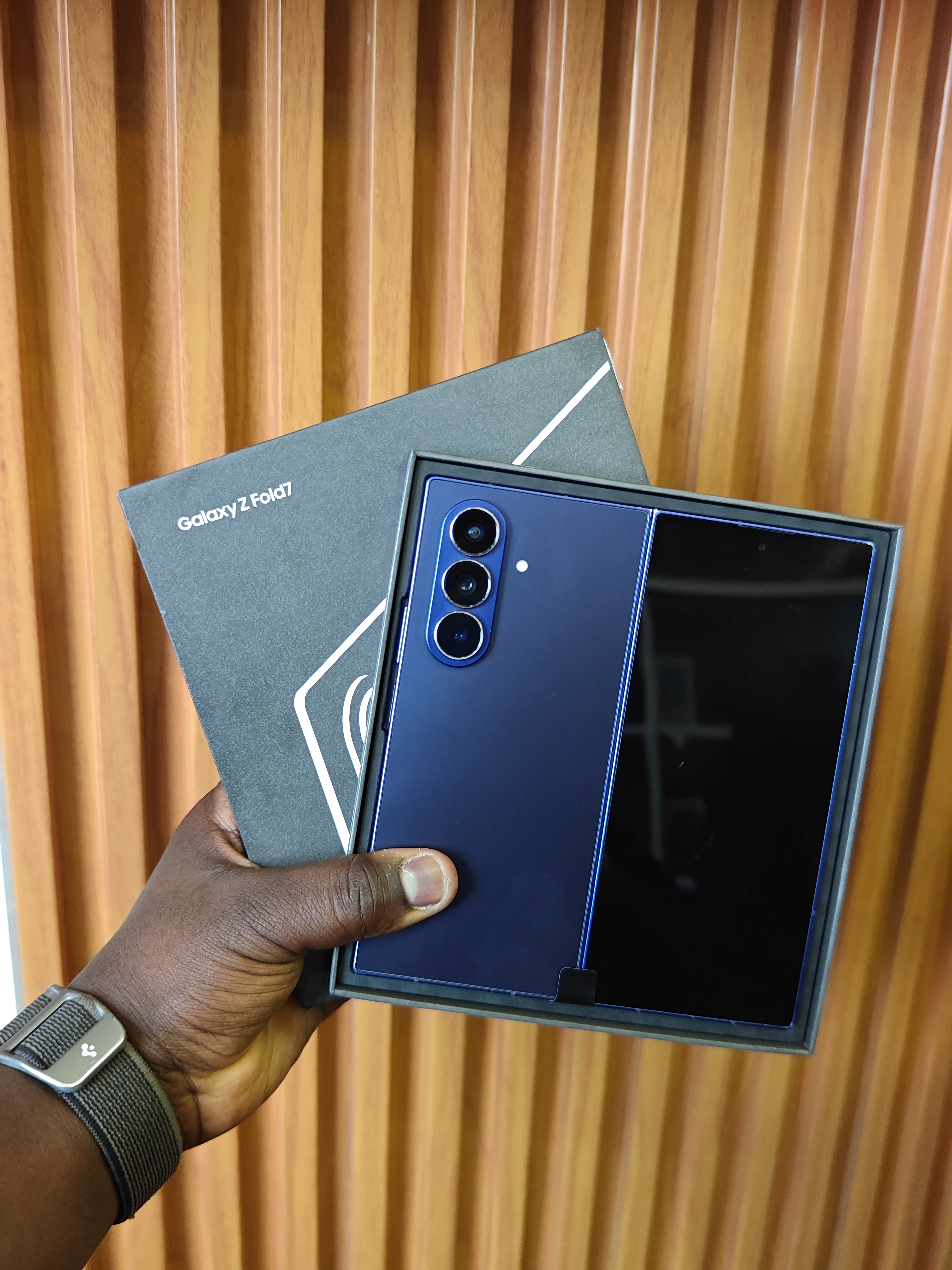 Preloved like new Samsung Galaxy Z Fold 7 with 2yrs Warranty, Foldable Dynamic LTPO AMOLED Display..256GB + 12GB Dual Physical Sim + eSim 4400mAh