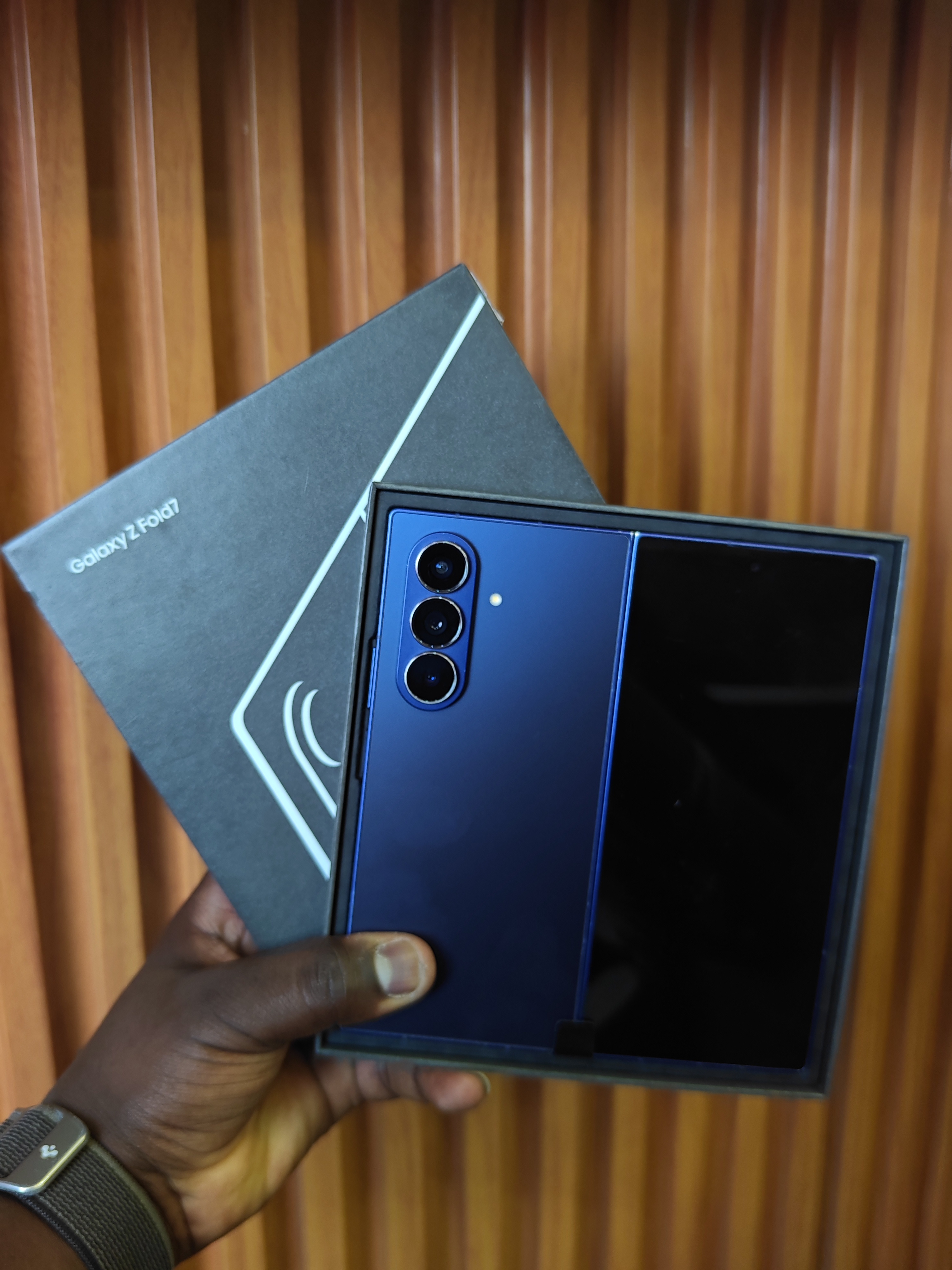 Preloved like new Samsung Galaxy Z Fold 7 with 2yrs Warranty, Foldable Dynamic LTPO AMOLED Display..256GB + 12GB Dual Physical Sim + eSim 4400mAh