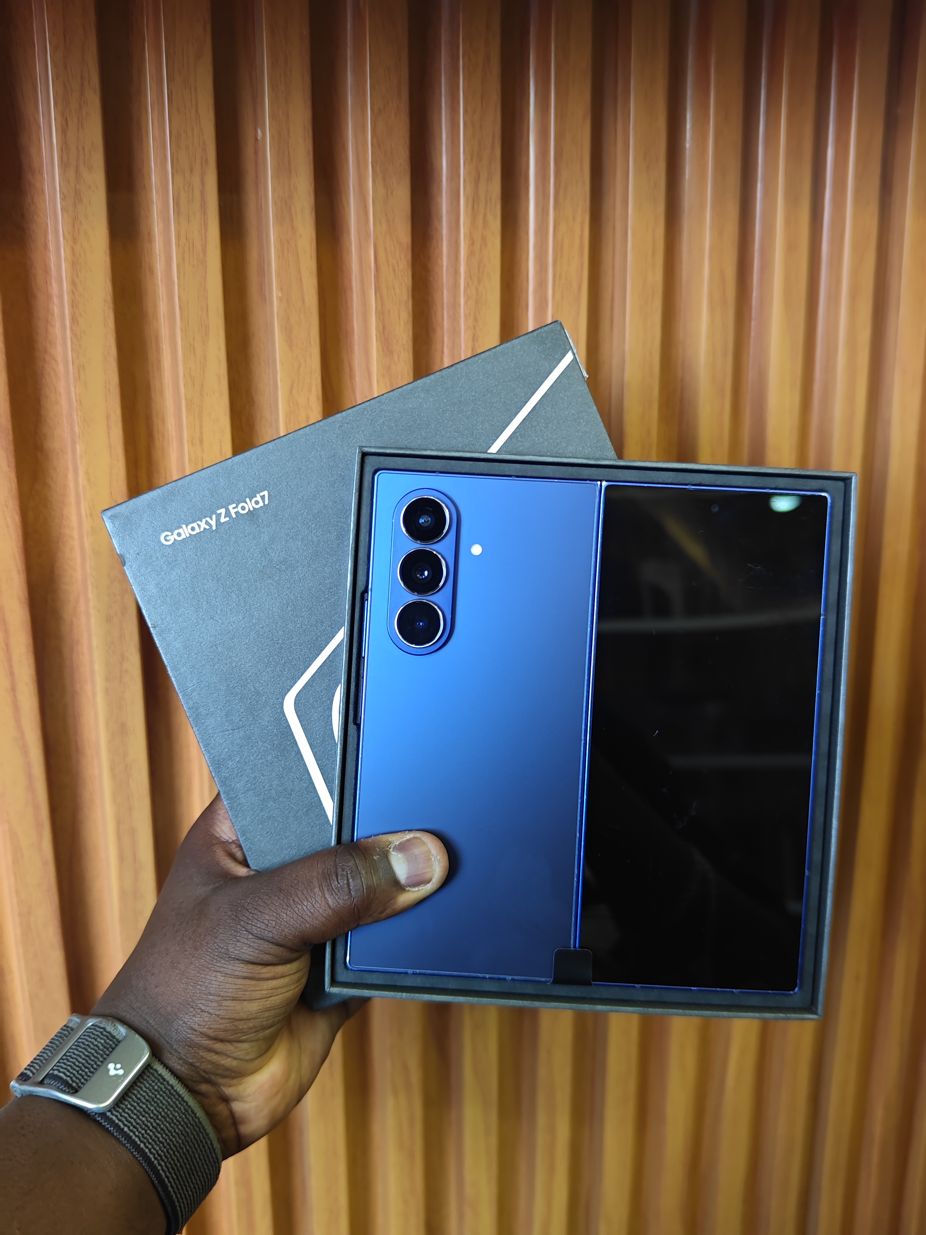 Preloved like new Samsung Galaxy Z Fold 7 with 2yrs Warranty, Foldable Dynamic LTPO AMOLED Display..256GB + 12GB Dual Physical Sim + eSim 4400mAh