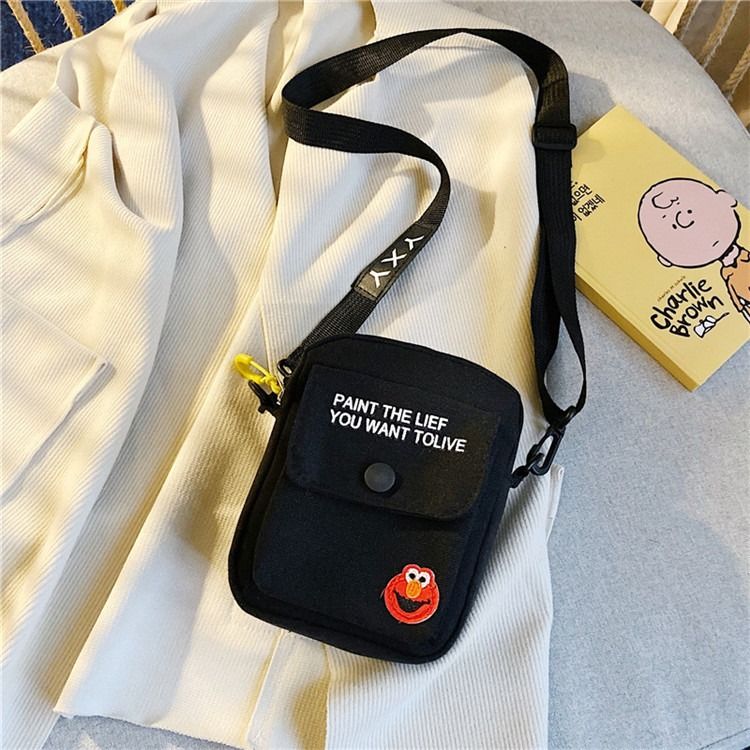 Korean version of ins canvas crossbody bag female bag new 2024 network red with the same student small fresh hand shoulder bag