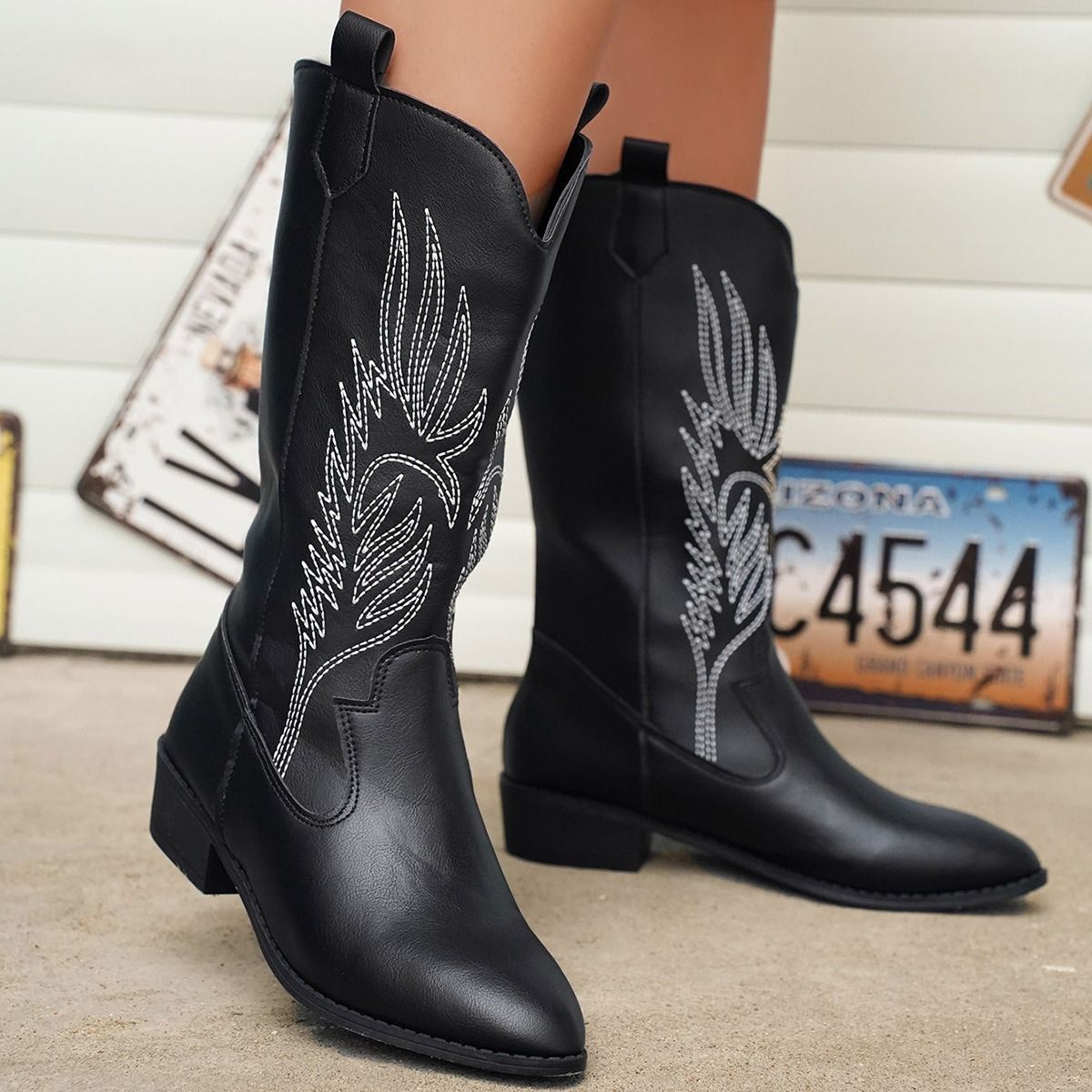 2024 new western cowboy boots retro Martin boots women's network red pointy heel mid-leg knight boots retro women's boots