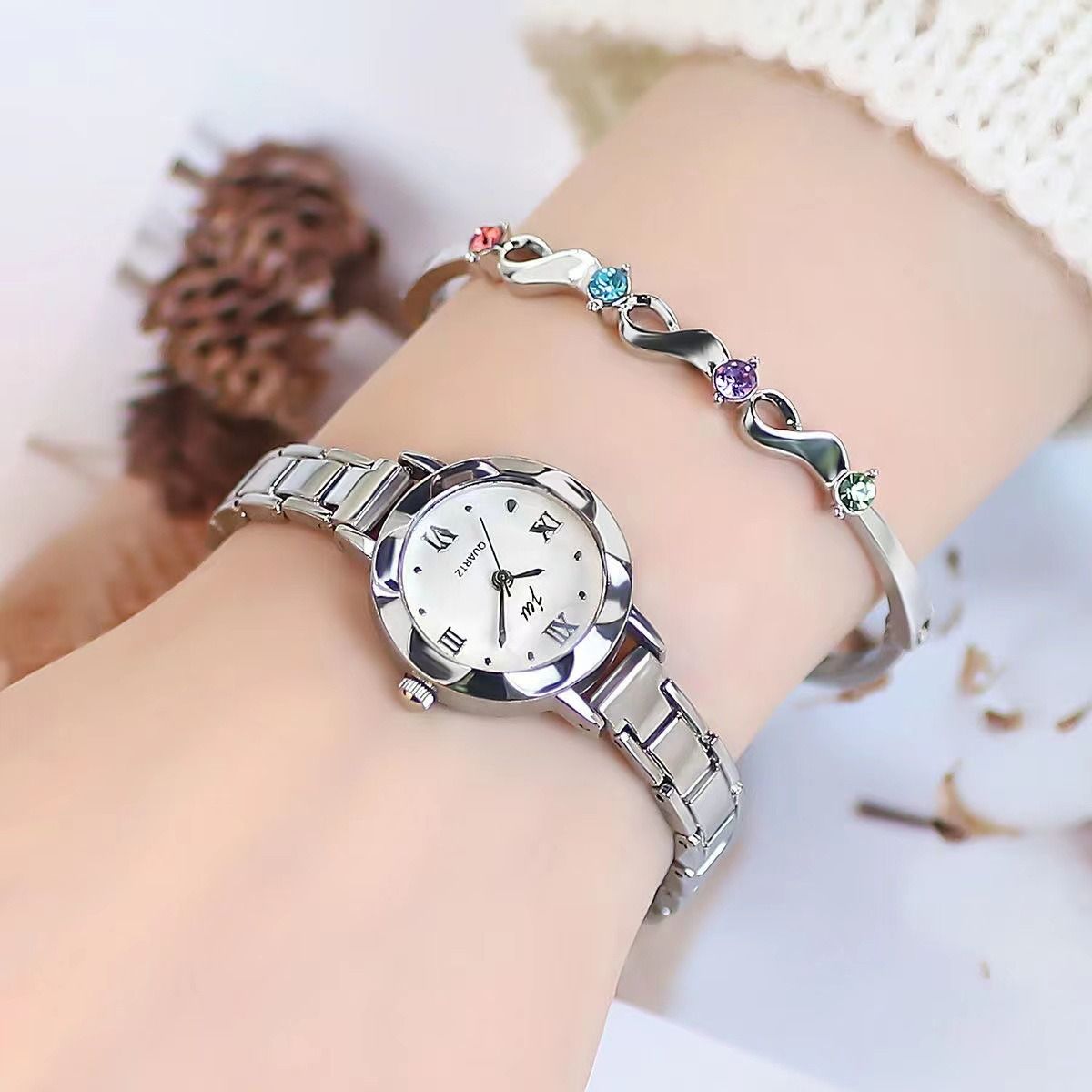 2025 Africa New Fashion Style Women's Watch Students Small Dial Korean Version Temperament Simple Electronic Quart  Watch White Chrome-plated Case Bright Beautiful Refined Aloy Strap Comfortable Fit
