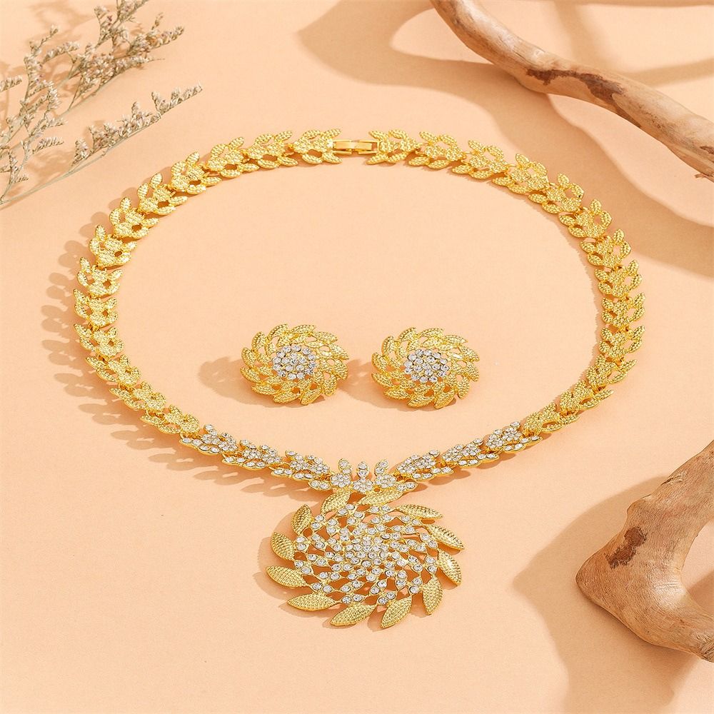 Africa Europe 2025 New Hot Fashion Exquisite Gold Diamond Necklace Earrings Set Ladies Bridal Party Jewelry Set Sun Noble Gold Dress Earrings Accessories Pearl Ginkgo Leaf Brushed Earrings Necklace