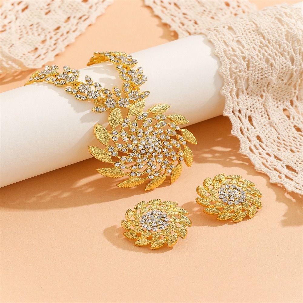 Africa Europe 2025 New Hot Fashion Exquisite Gold Diamond Necklace Earrings Set Ladies Bridal Party Jewelry Set Sun Noble Gold Dress Earrings Accessories Pearl Ginkgo Leaf Brushed Earrings Necklace