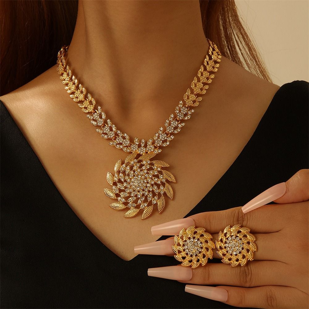 Africa Europe 2025 New Hot Fashion Exquisite Gold Diamond Necklace Earrings Set Ladies Bridal Party Jewelry Set Sun Noble Gold Dress Earrings Accessories Pearl Ginkgo Leaf Brushed Earrings Necklace