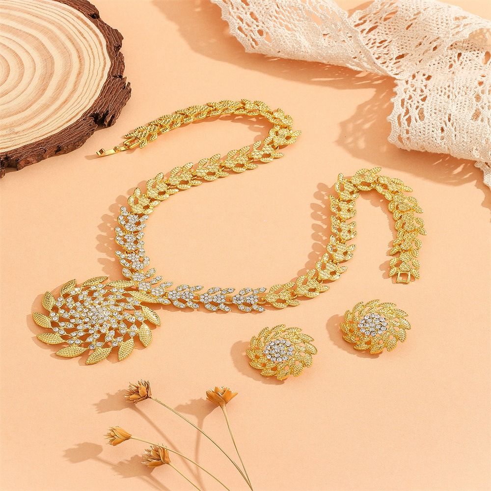 Africa Europe 2025 New Hot Fashion Exquisite Gold Diamond Necklace Earrings Set Ladies Bridal Party Jewelry Set Sun Noble Gold Dress Earrings Accessories Pearl Ginkgo Leaf Brushed Earrings Necklace