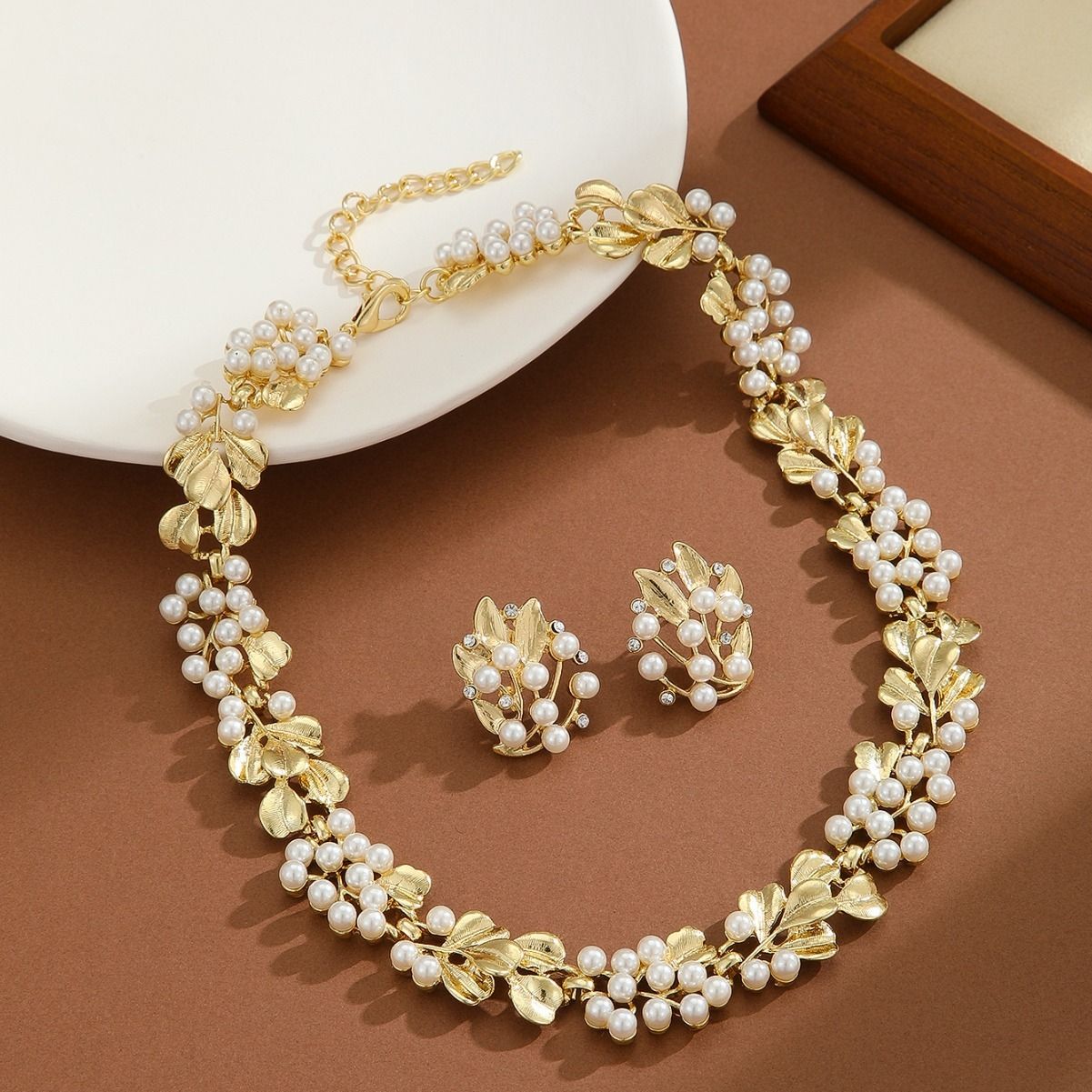 Africa Europe 2025 New Hot Fashion Exquisite Gold Diamond Necklace Earrings Set Ladies Bridal Party Jewelry Set Sun Noble Gold Dress Earrings Accessories Pearl Ginkgo Leaf Brushed Earrings Necklace