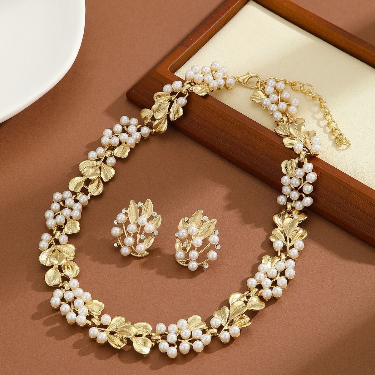 Africa Europe 2025 New Hot Fashion Exquisite Gold Diamond Necklace Earrings Set Ladies Bridal Party Jewelry Set Sun Noble Gold Dress Earrings Accessories Pearl Ginkgo Leaf Brushed Earrings Necklace