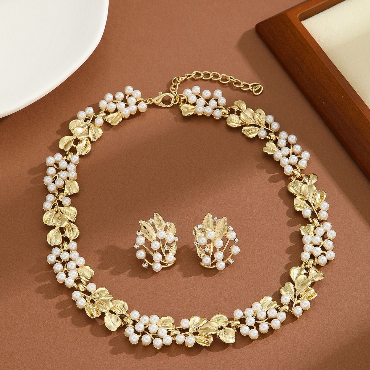 Africa Europe 2025 New Hot Fashion Exquisite Gold Diamond Necklace Earrings Set Ladies Bridal Party Jewelry Set Sun Noble Gold Dress Earrings Accessories Pearl Ginkgo Leaf Brushed Earrings Necklace