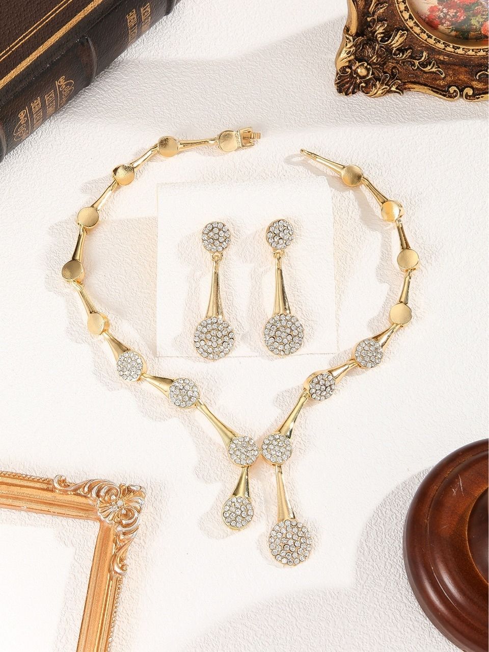 Africa Europe 2025 New Hot Fashion Exquisite Gold Diamond Necklace Earrings Set Ladies Bridal Party Jewelry Set Sun Noble Gold Dress Earrings Accessories Pearl Ginkgo Leaf Brushed Earrings Necklace