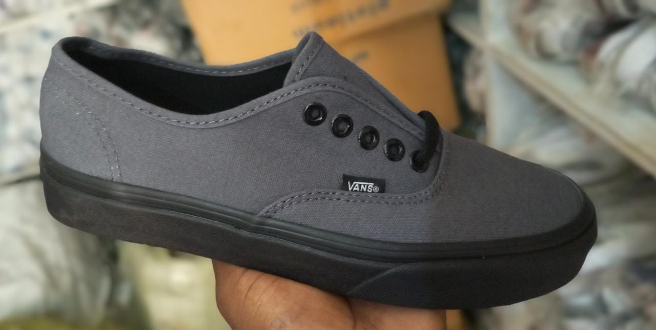 Unisex Classic Vans-Style Canvas Sneakers with Durable Rubber Sole, Double Layer Base, Comfortable Everyday Casual Shoes for Men & Women