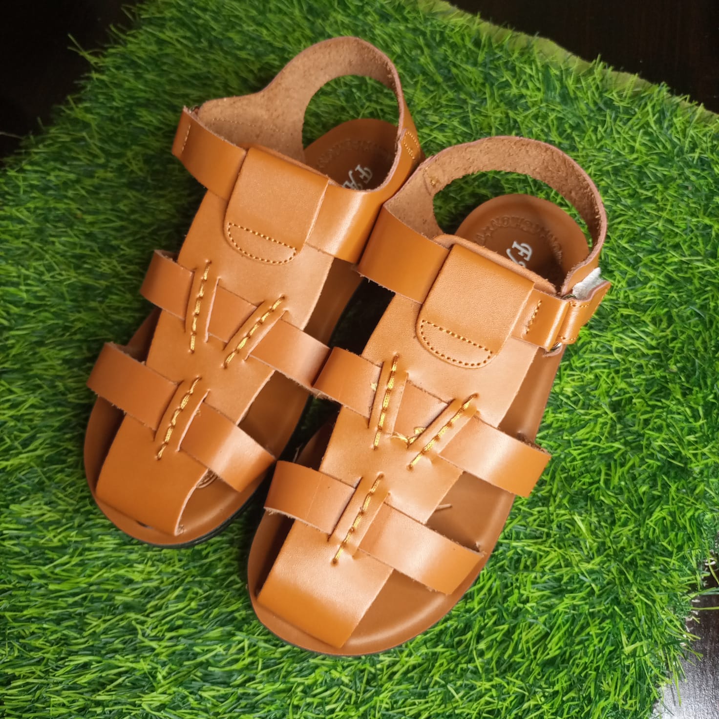 high quality boys lightweight ,breathable, antislip rubber sole ,comfortable sandals, open toe design with adjustable straps  for all outdoor and casual occasion