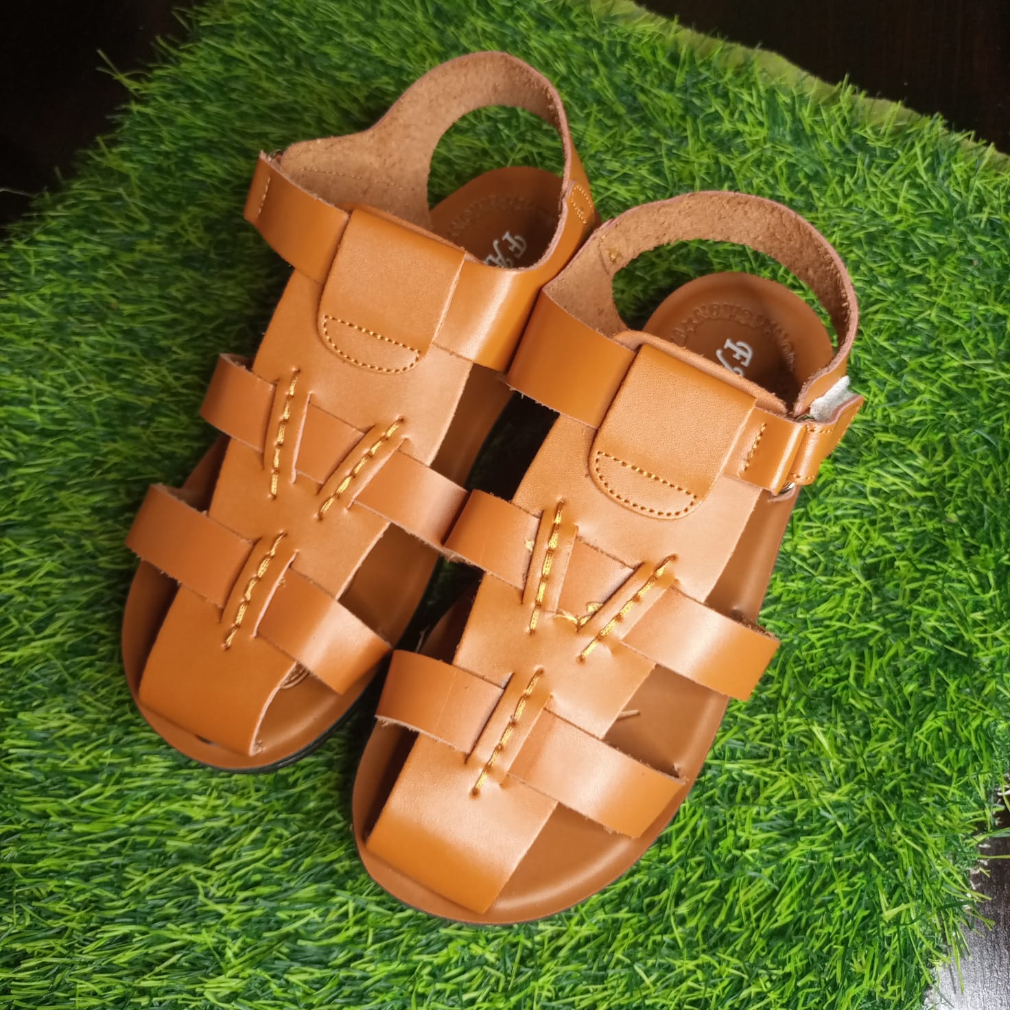 high quality boys lightweight ,breathable, antislip rubber sole ,comfortable sandals, open toe design with adjustable straps  for all outdoor and casual occasion