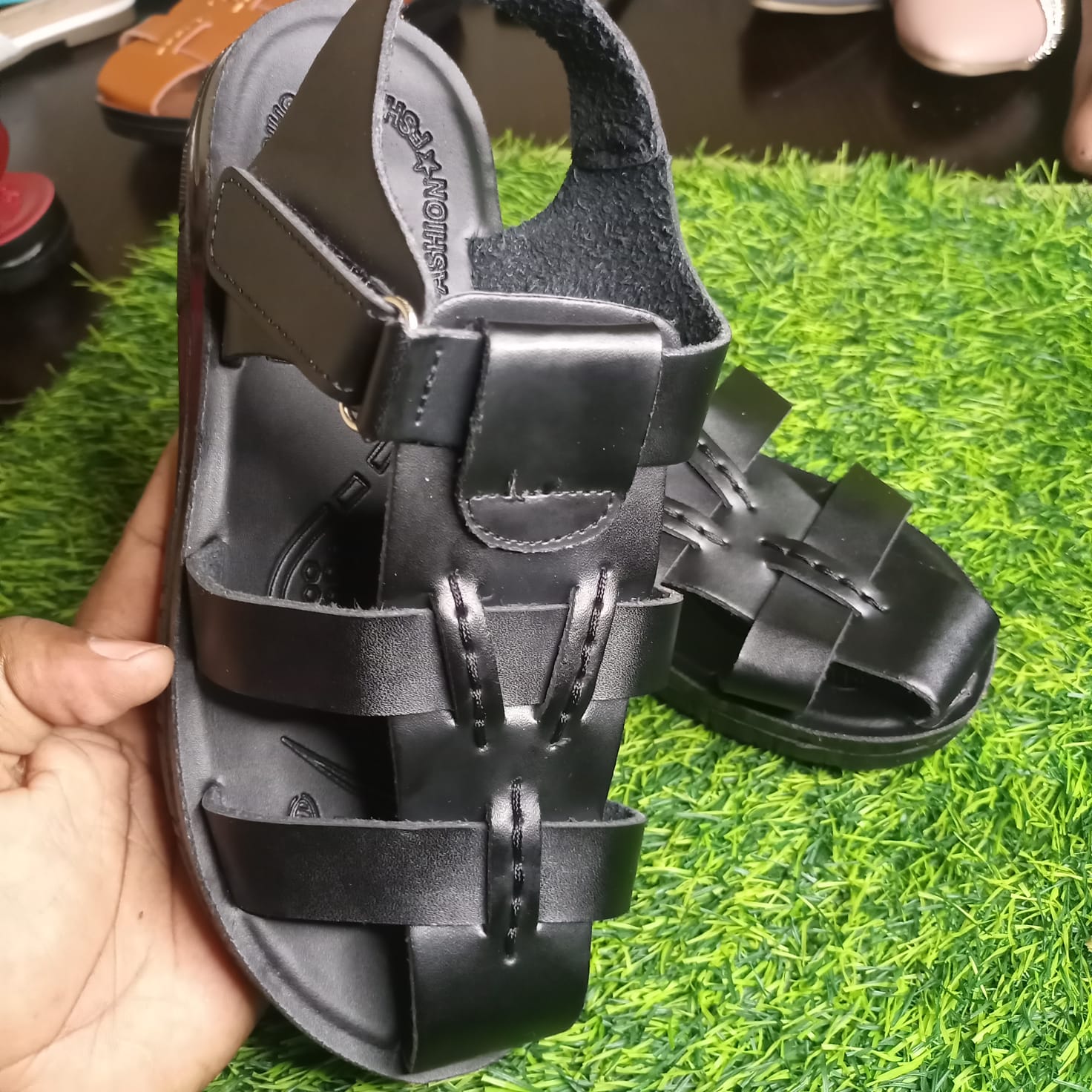 high quality boys lightweight ,breathable, antislip rubber sole ,comfortable sandals, open toe design with adjustable straps  for all outdoor and casual occasion