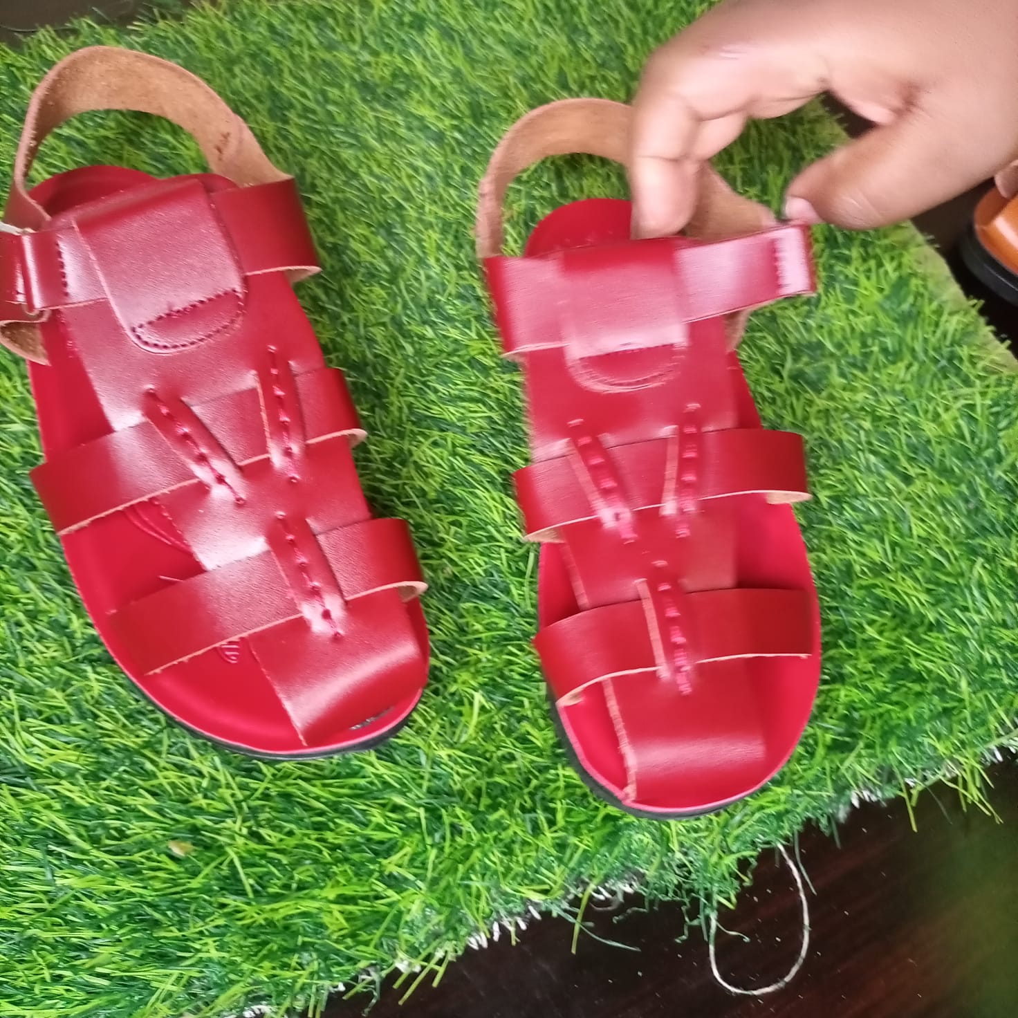 high quality boys lightweight ,breathable, antislip rubber sole ,comfortable sandals, open toe design with adjustable straps  for all outdoor and casual occasion