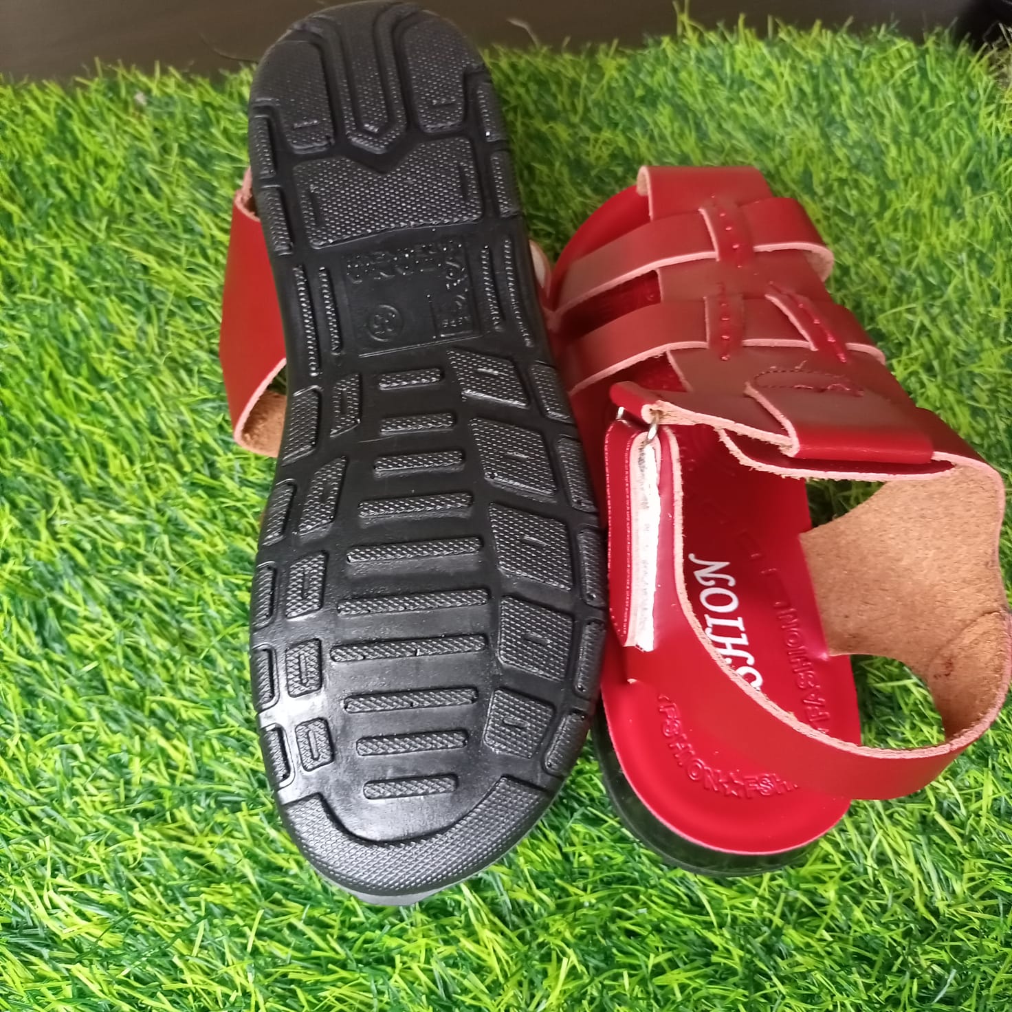 high quality boys lightweight ,breathable, antislip rubber sole ,comfortable sandals, open toe design with adjustable straps  for all outdoor and casual occasion