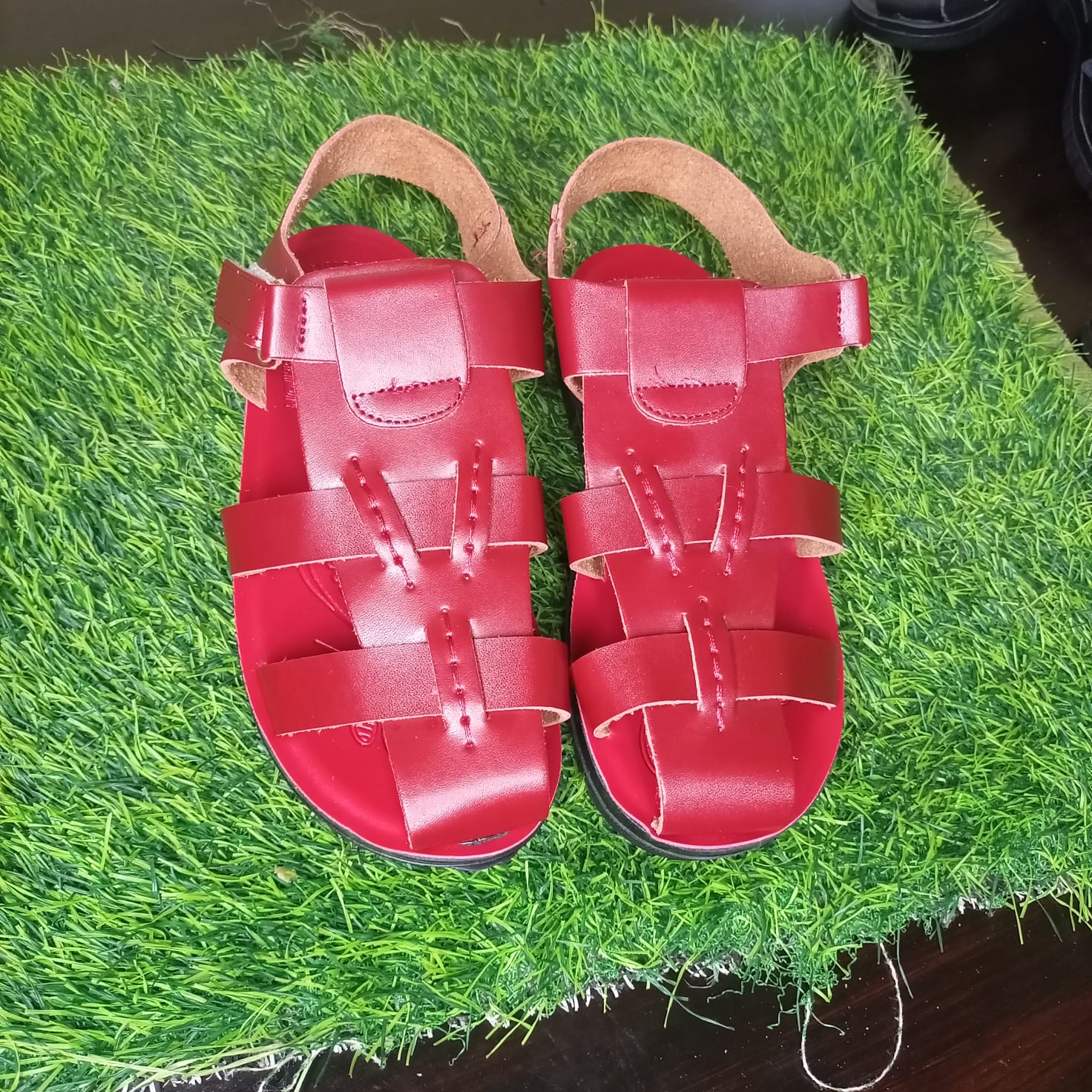 high quality boys lightweight ,breathable, antislip rubber sole ,comfortable sandals, open toe design with adjustable straps  for all outdoor and casual occasion