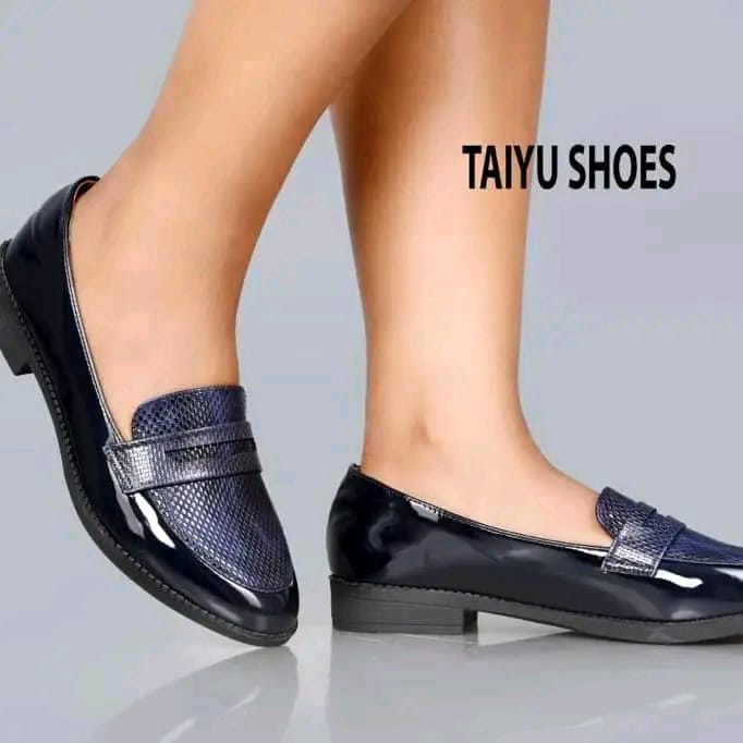 TAIYU SHOES Ladies Classic oxford. Women's Official Patent Leather Shoes. Smart Casual Slip-On Flat Shoes for Work, Office, or School. Comfortable & Stylish Formal Footwear for All Day Wear.