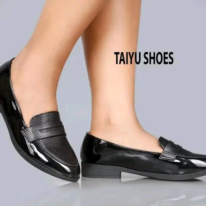 TAIYU SHOES Ladies Classic oxford. Women's Official Patent Leather Shoes. Smart Casual Slip-On Flat Shoes for Work, Office, or School. Comfortable & Stylish Formal Footwear for All Day Wear.
