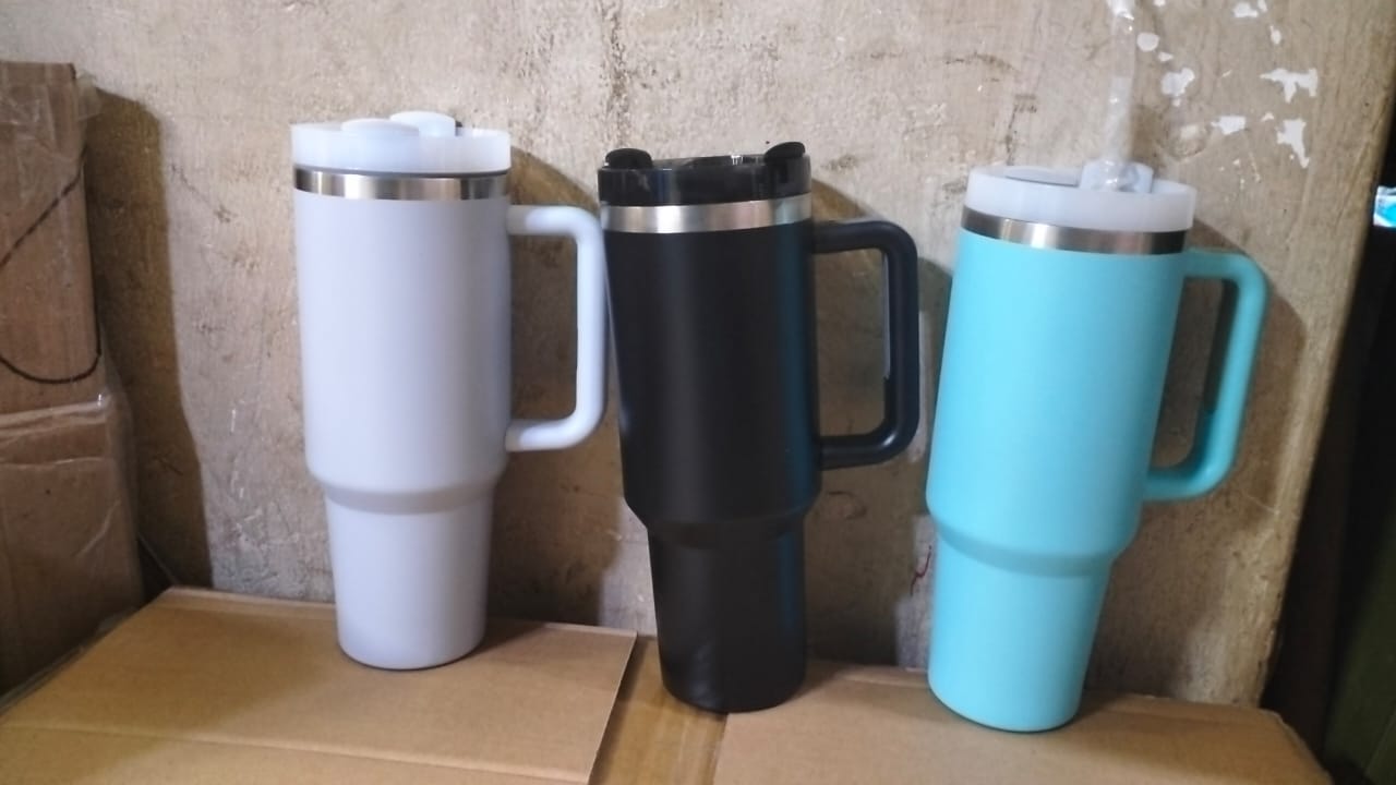 Cute Mugs STANLEY CUPS Stainless Steel Tumbler with Handle & Straw Lid, Insulated Reusable Stainless Steel Travel Mug double wall vacuum insulation technology, keeping your drinks at the perfect temp