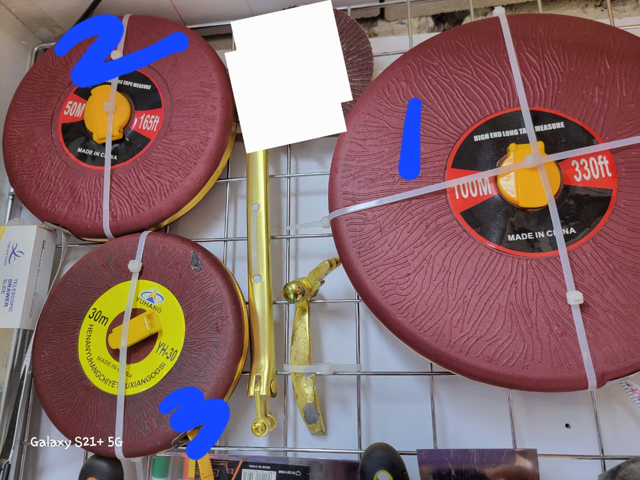 Long tape measure. 100M, 50M, 30 Mtape to take measurements of considerable longer spaces. Have a high elastticity, Well Calibrated with very visible calibrations.