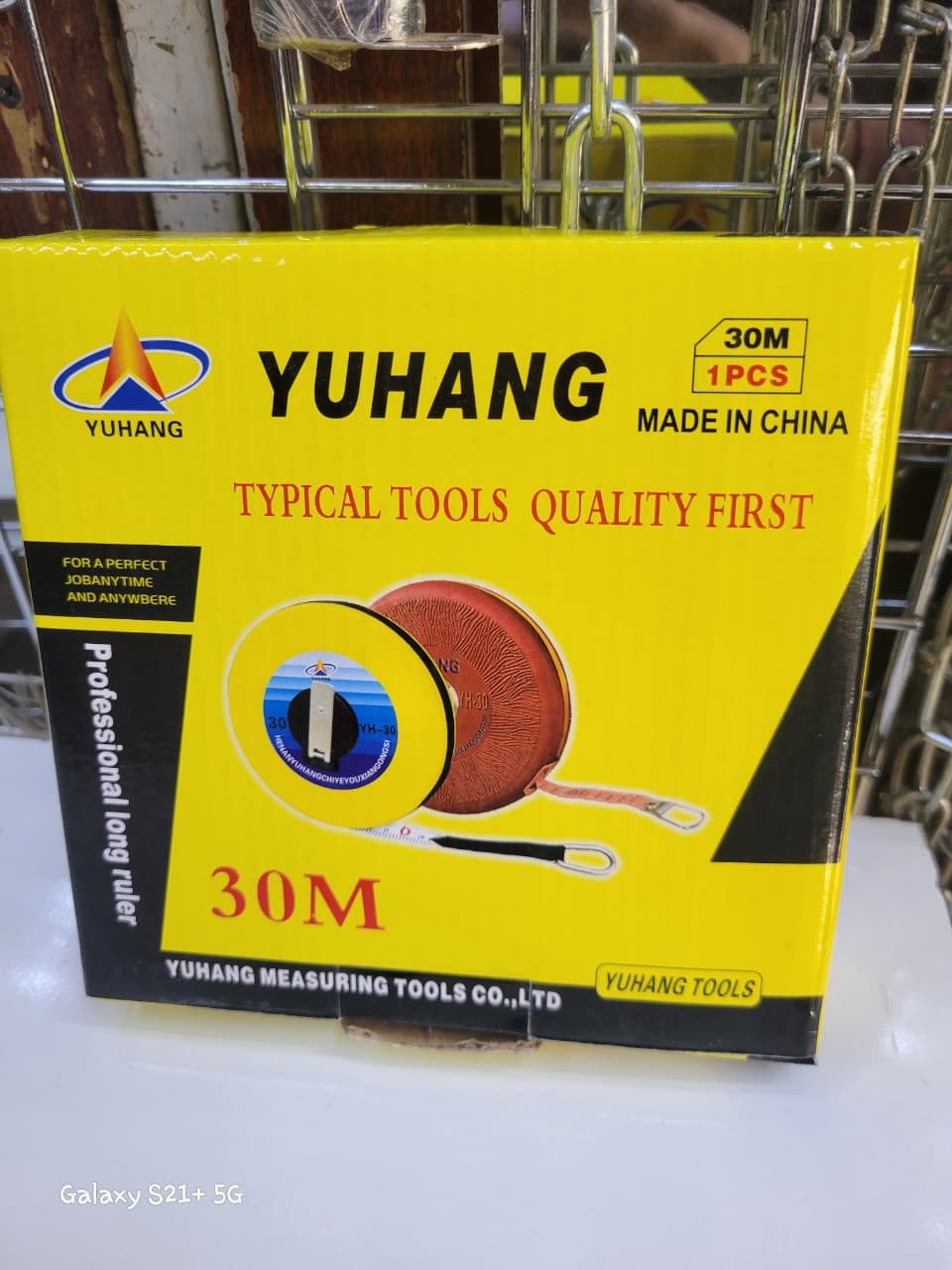 Long tape measure. 100M, 50M, 30 Mtape to take measurements of considerable longer spaces. Have a high elastticity, Well Calibrated with very visible calibrations.
