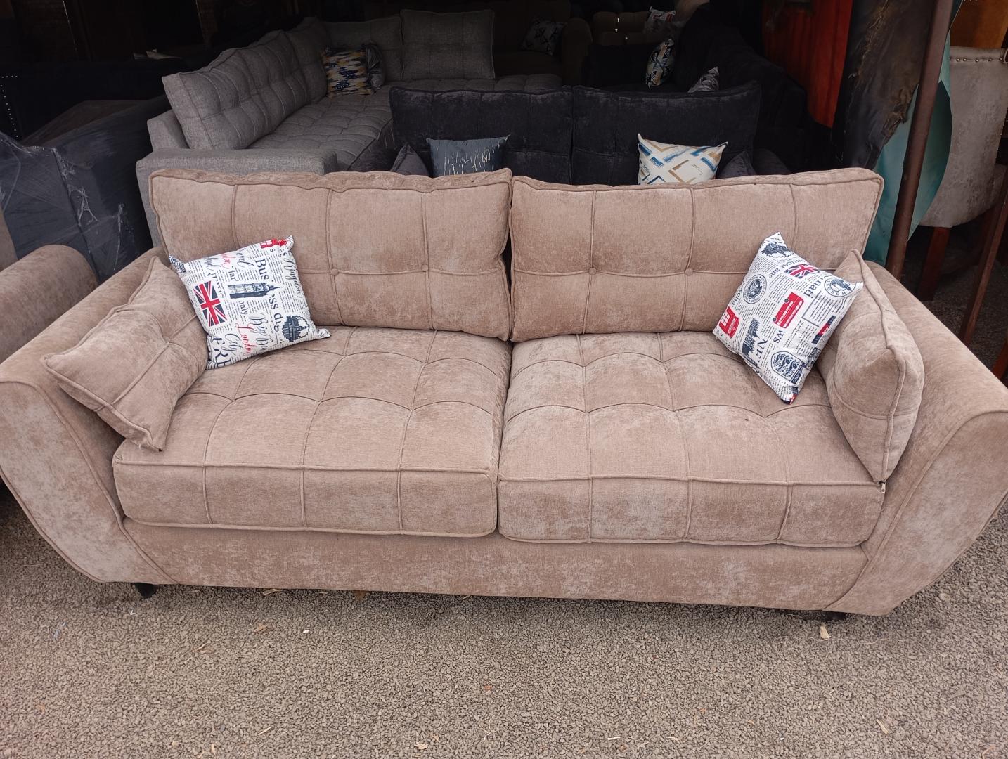 Butterfly spring cushioned 5seater