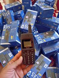 Raeno R35 Screen display 1.77'', camera, Torch,wireless FM,Blue tooth,long standby battery,12 months warranty,Two-2 sim Small size kabambe/katululu/mulika mwizi/featured phone