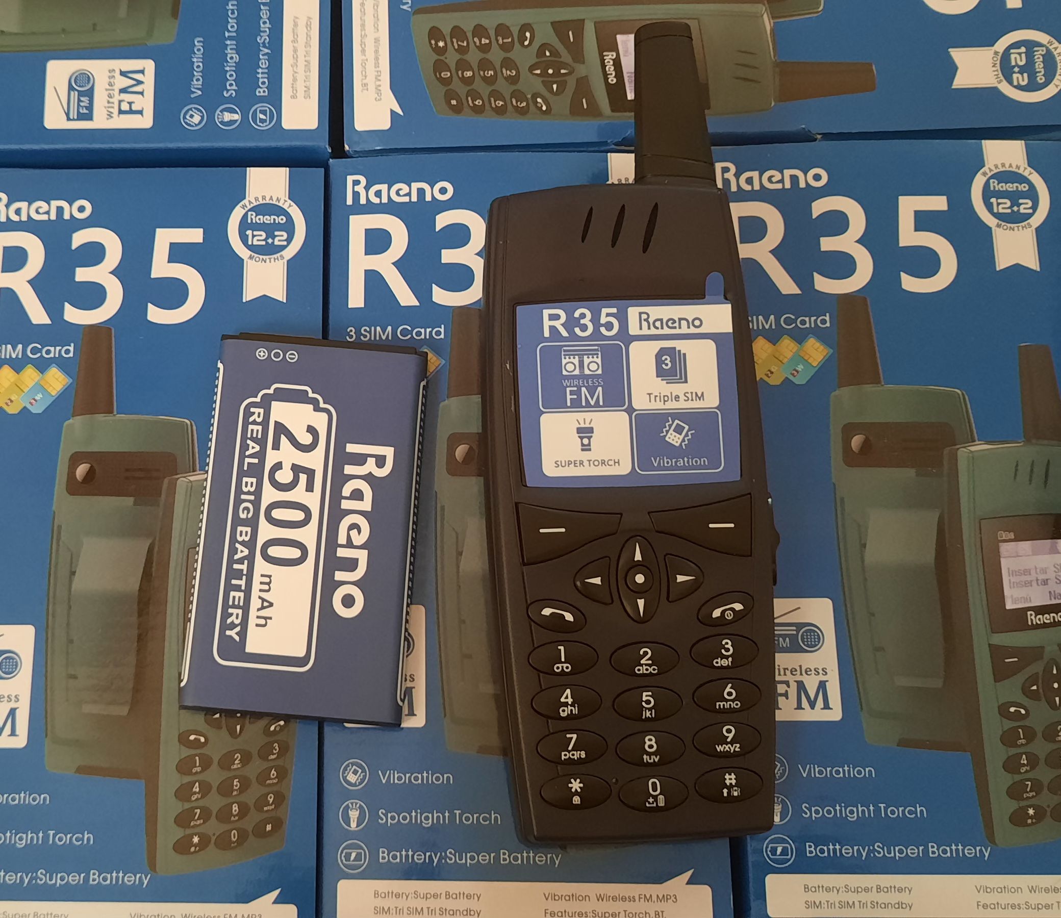 Raeno R35 Screen display 1.77'', camera, Torch,wireless FM,Blue tooth,long standby battery,12 months warranty,Two-2 sim Small size kabambe/katululu/mulika mwizi/featured phone