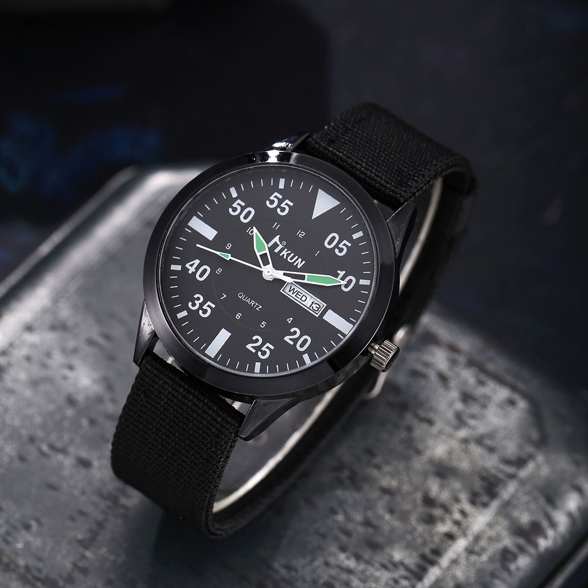 Men's Nylon Canvas Watch, Fashion Gift Calendar for Students, Outdoor Sports and Leisure Quartz Watch