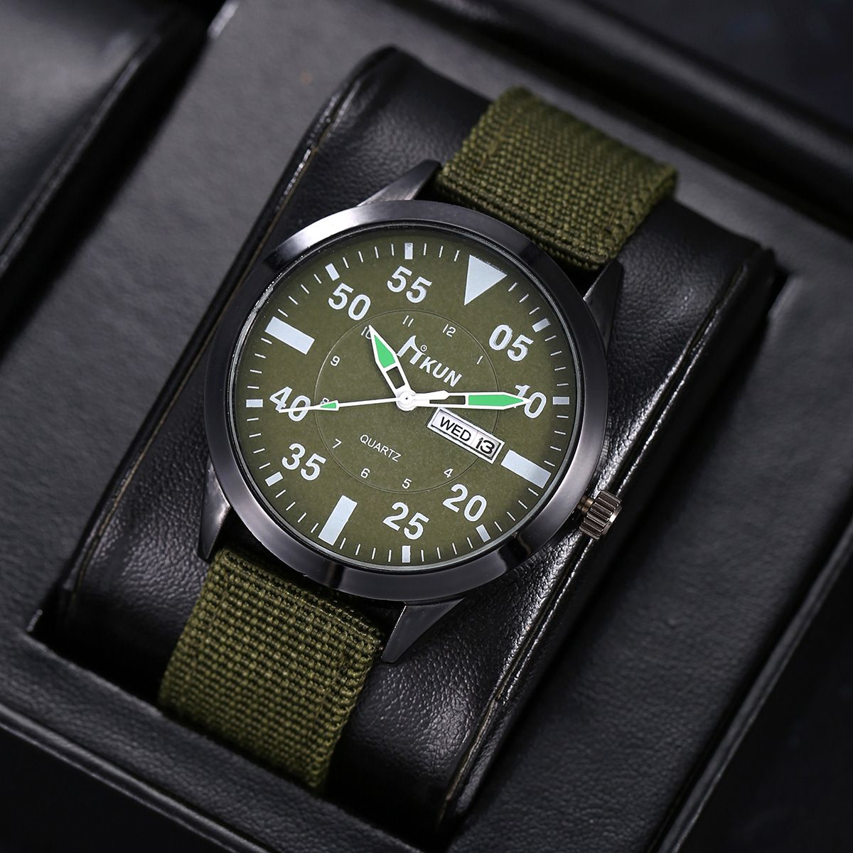 Men's Nylon Canvas Watch, Fashion Gift Calendar for Students, Outdoor Sports and Leisure Quartz Watch