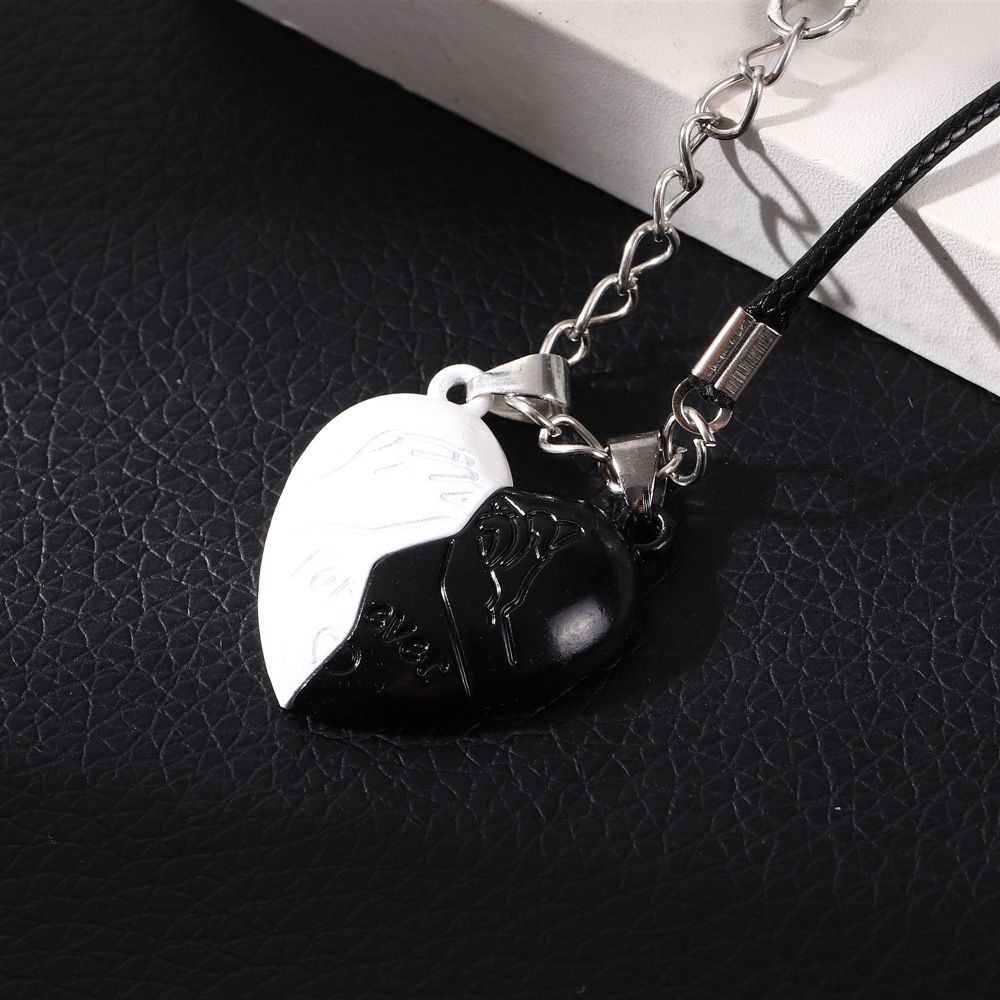 2pcCreative Design Sense Pendant Collar Necklace Pull Hook Heart-Shaped Magnetic Attraction Men and Women Couple Necklace Gift