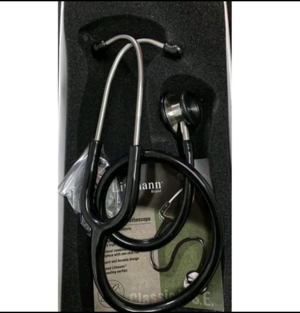 3M Littmann classic ll S.E Stethoscope Black Finish (Tunable diaphragm technology—a 3M invention—lets clinicians hear different frequency sounds by simply adjusting the pressure on the chestpiece)