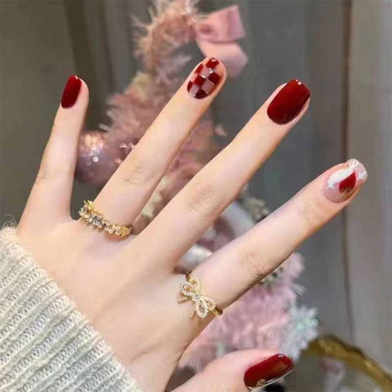 24pcs Wine Red Wearable Nail Stickers Detachable False Nail Tips With Jelly Stickers Nails Art Fake Nails Stickers Plaid and Love Heart Design