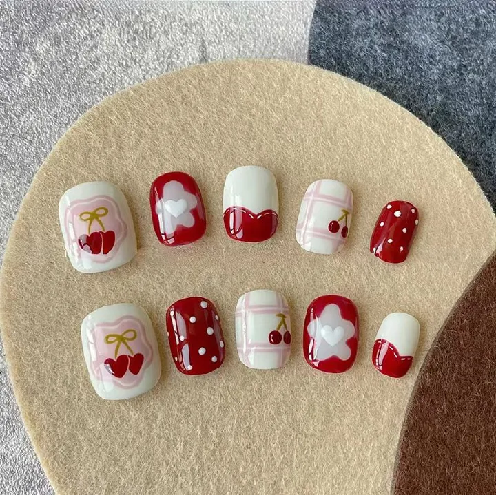24pcs Kids Makeup Nails Artificial Nails Chips Manicure Wearable Nail Stickers Nail Art Chips Finished Press on Nail Smudging Design for Child